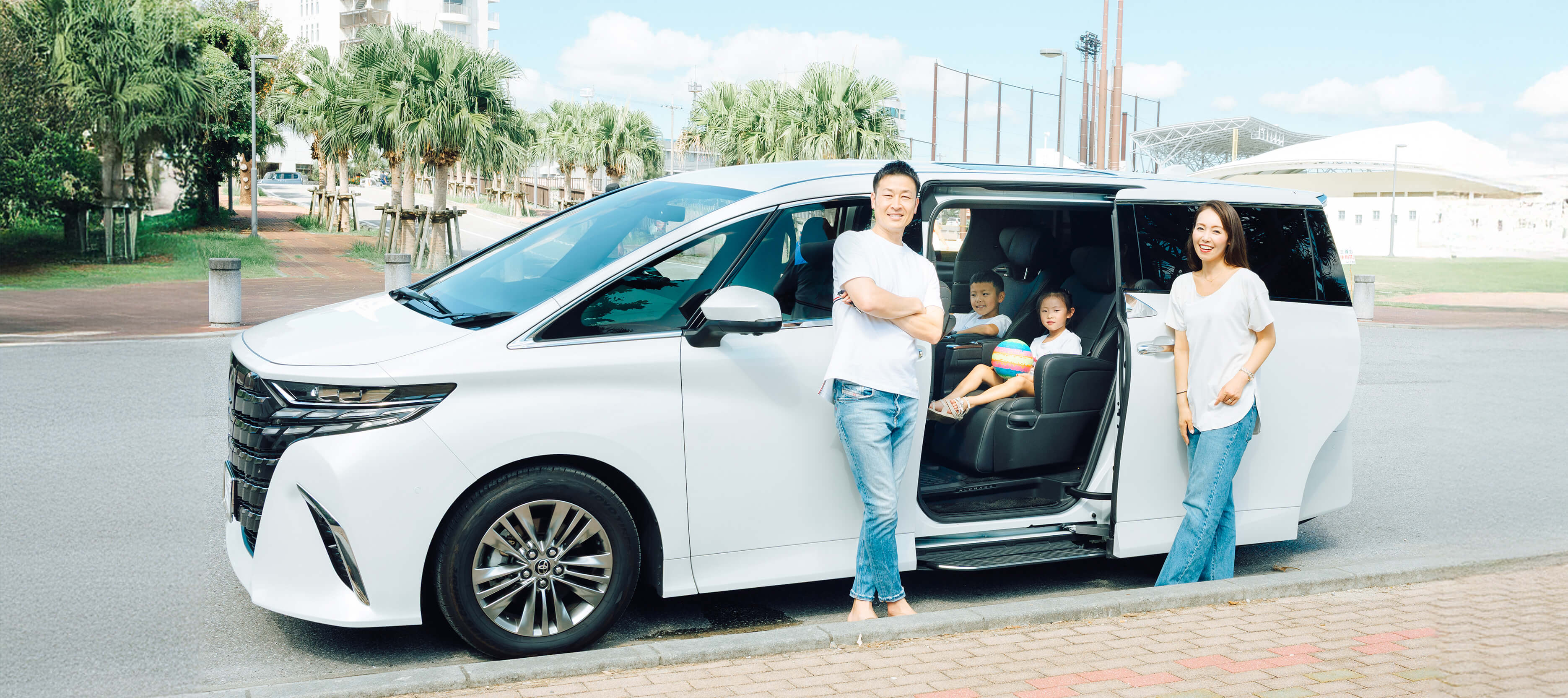 家族みんなの笑顔があふれるアルファードでの沖縄の旅｜沖縄のアルファード専門レンタカー