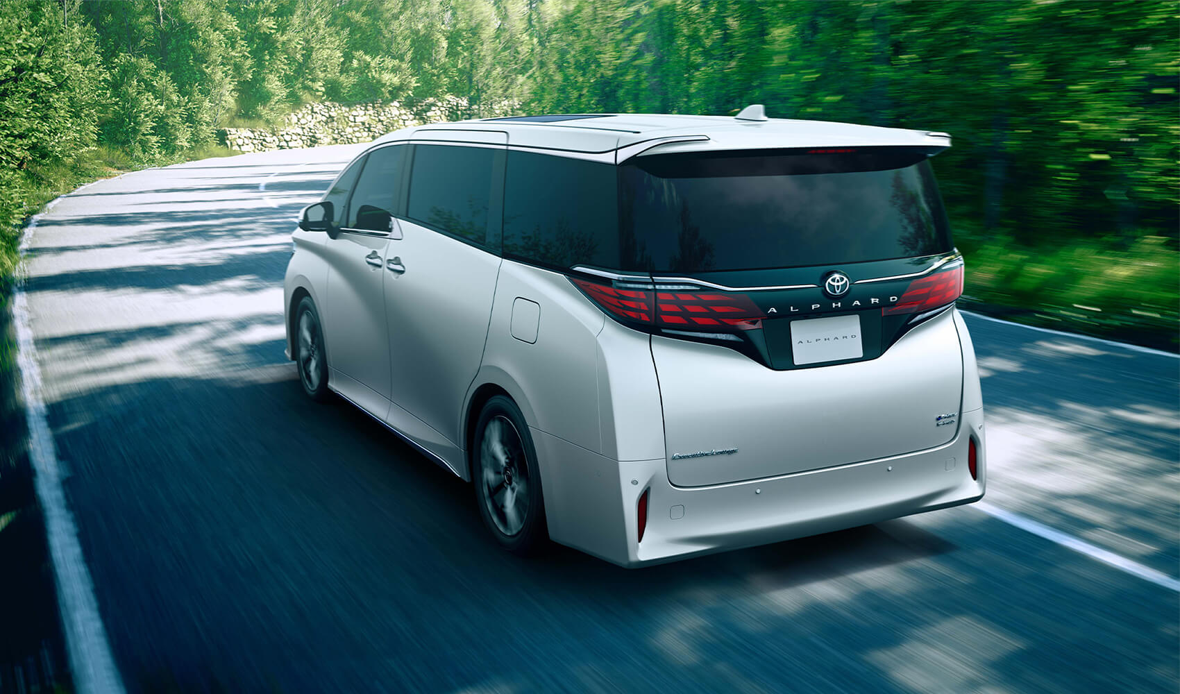 高級ミニバン「TOYOTAアルファード」で快適な旅を!