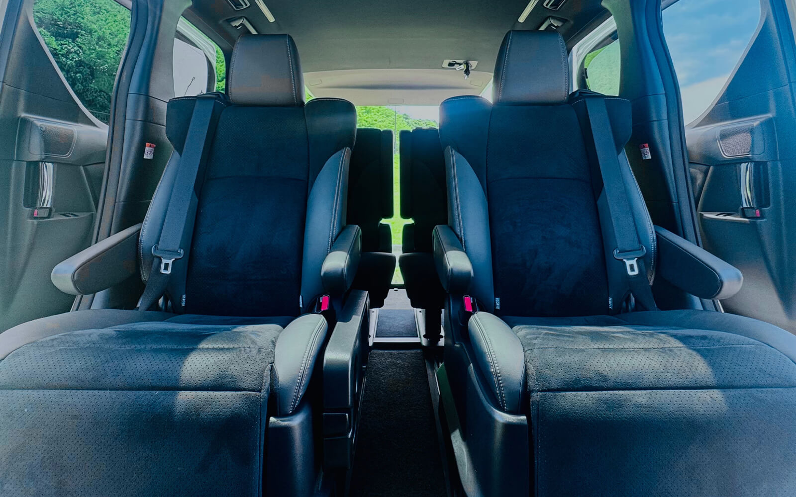 TOYOTA ALPHARD (アルファード)30系 2.5 S タイプゴールド 4